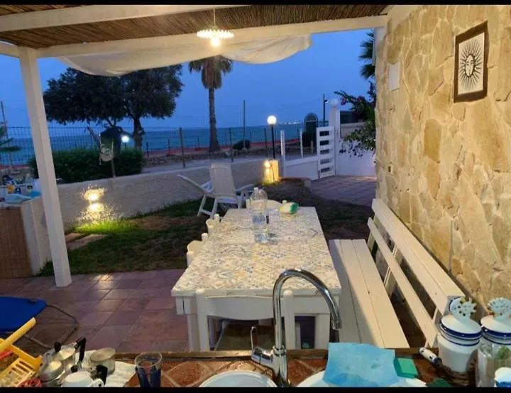 Villa San Lorenzo A 4 Mt Dal Mare Colore Smeraldo A Due Passi Da Marzamemi Reitani